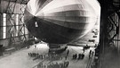 Das Luftschiff "Graf Zeppelin" wird in die Halle eingefahren. | Bild: Pressestelle, Archiv der Luftschiffbau Zeppelin GmbH - SWR