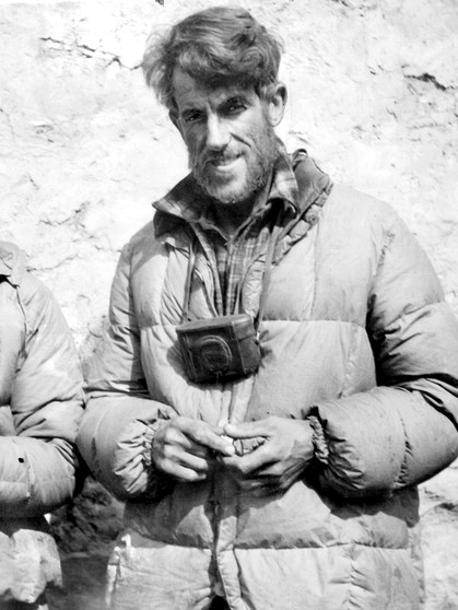 Der Neuseeländer Edmund Hillary am 2. Juni 1953. Am 29. Mai 1953 schafften es Edmund Hillary und Tenzing Norgay auf den Gipfel des 8.848 Meter hohen Mount Everest. Ob sie wirklich die Ersten waren, denen die Erstbesteigung gelang? Zumindest waren sie die Ersten, die wieder lebendig vom höchsten Berg der Welt zurückkamen. | Bild: picture-alliance/dpa