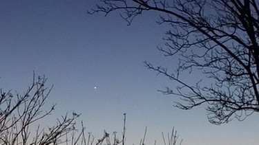 Der innerste Planet Merkur in der Dämmerung, aufgenommen in Lebach im Saarland von Willibald Steffen abends am 25. Februar 2019  | Bild: Willibald Steffen