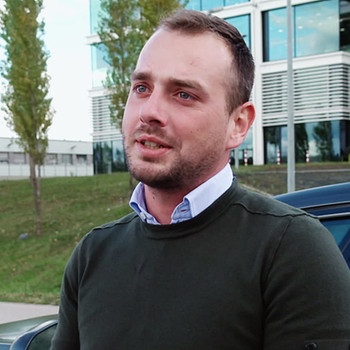 Tobias ist Geodäsist und arbeitet als Softwareingenieur bei BMW. | Bild: Bayerischer Rundfunk/BR/Michael Ackermann