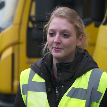 Jessica Quander arbeitet seit dem 1. Juli 2021 als Trainee bei der Deutschen Post im Logistikstandort Ottendorf-Okrilla bei Dresden | Bild: MDR / Roman Schlaack