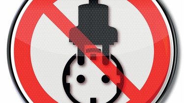 Symbolbild Stecker und Steckdose als Verbotsschild stilisiert: Wer verhindert die Energiewende? | Bild: Colourbox