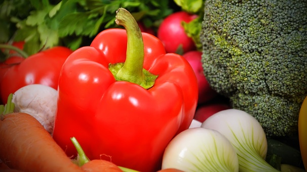 Buntes Gemüse - manche Gemüsesorten können Entzündungen im Körper positiv beeinflussen. | Bild: colourbox.com