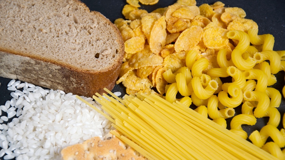 Verschiedene Kohlenhydrate: Brot, Reis, Nudeln, Knäckebrot, Cornflakes | Bild: colourbox.com