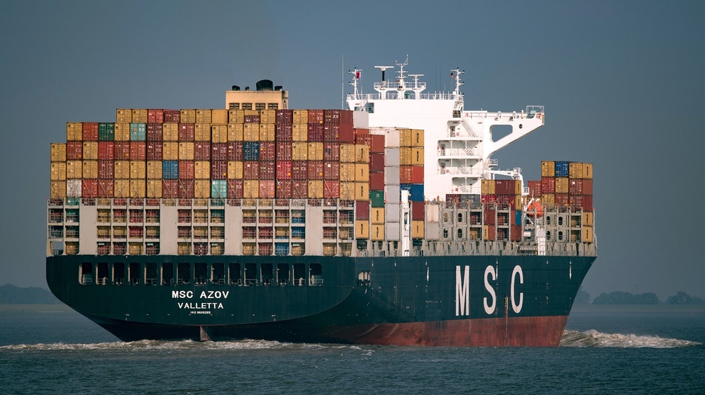 Container-Riese auf der Elbe | Bild: picture-alliance/dpa