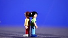 Mit Playmobilfiguren stellen Kinder die Geschichte der Scheidungskinder Max und Mia nach | Bild: BR
