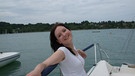 Steffi Chita auf dem Tegernsee beim Segeln | Bild: BR