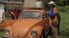 beladener VW Käfer mit Anna und Herrn Schmidt | Bild: BR