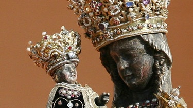 Die Schwarze Madonna von Altötting | Bild: picture-alliance/dpa, Boris Roessler