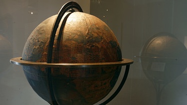 Der "Behaim-Globus" aus dem Jahr 1492 im Germanischen Nationalmuseum in Nürnberg. | Bild: picture-alliance/dpa/Daniel Karmann