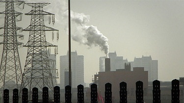 Verschmutzte Luft und Fabrikschlöte in China | Bild: Planet Schule