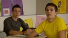 Zwei Jungs im Unterricht | Bild: BR