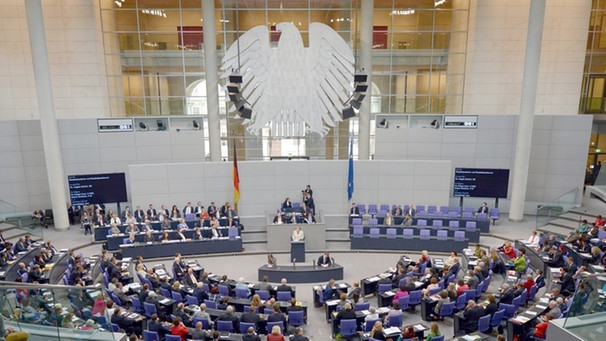 Blick in den Plenarsaal des Bundestags während der Beratung zum Haushalt | Bild: picture-alliance/dpa, Rainer Jensen