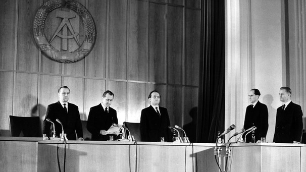 Ein DDR-Gericht verurteilt Theodor Oberländer in Abwesenheit | Bild: picture-alliance/dpa