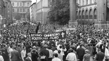 Schweigemarsch für Benno Ohnesorg 1967 | Bild: picture-alliance/dpa