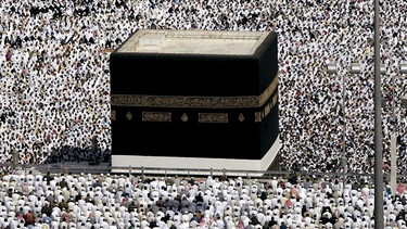 Freitagsgebet in Mekka vor der Kaaba | Bild: picture-alliance/dpa