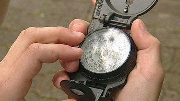 Ein Kompass hilft bei der Orientierung | Bild: BR
