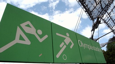 Schild: Olympiastadion mit Piktogrammen | Bild: picture-alliance/dpa