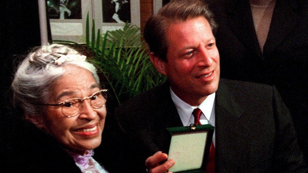 Rosa Parks wird als Bürgerrechtlerin geehrt. | Bild: picture-alliance/dpa