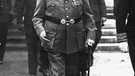 Der französische Marschall und Politiker Philippe Henri Petain, hier im Jahre 1943 in Vichy, wird als der "Verteidiger von Verdun" bezeichnet. | Bild: picture-alliance/dpa