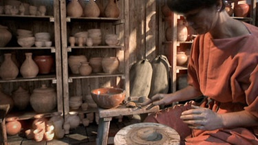 Spiel-Szene aus dem Film: Eine Töpferei im alten Rom | Bild: SWR