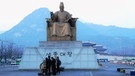 Statue in Südkorea mit Berge im Hintergrund | Bild: BR