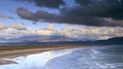 Strand mit aufziehenden Schlecht-Wetter-Wolken | Bild: Stockbyte
