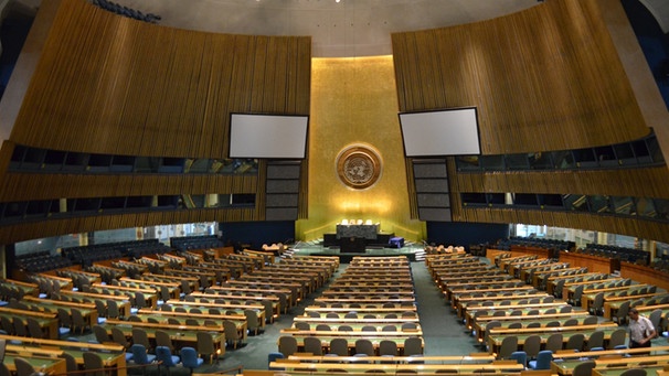 Plenarsaal der UN-Vollversammlung in New York | Bild: picture-alliance/dpa