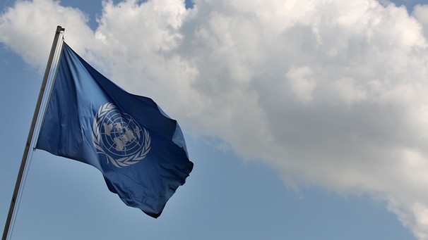 Fahne der Vereinten Nationen | Bild: picture-alliance/dpa