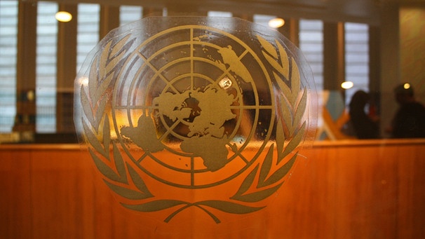Logo der Vereinten Nationen im UN-Hauptquartier | Bild: picture-alliance/dpa