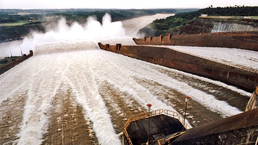 Wasserkraftwerk Itaipu in Brasilien | Bild: picture-alliance/dpa