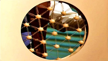 Verformungsvorgänge in einem elastischen Hüpfball | Bild: BR