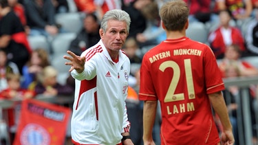 Trainer Jupp Heynckes und Fussballer Philipp Lahm am 02.07.2011 beim Showtraining des FC Bayern München in der Allianz Arena  in München | Bild: picture-alliance/dpa