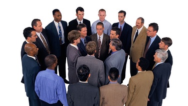 Geschäftsmänner bilden zwei Kreise | Bild: Getty Images
