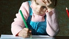 lernendes Mädchen am Schreibtisch | Bild: colourbox.com