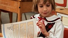 Jungen und Mädchen im Unterricht | Bild: Getty Images