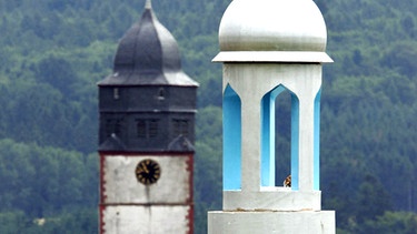 Kirche und Moschee | Bild: picture-alliance/dpa