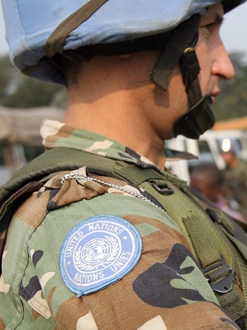 Blauhelm der UNO | Bild: picture-alliance/dpa