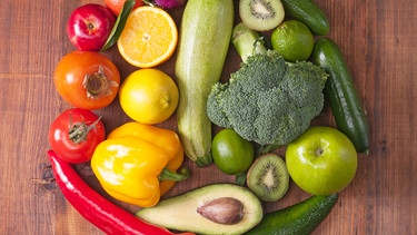 Es gibt viele verschiedene Obst- und Gemüsesorten. Was ist eigentlich der Unterschied zwischen Obst und Gemüse? | Bild: colourbox.com
