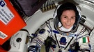Die Astronautin Samantha Cristoforetti bereitet sich auf ihre Rückkehr nach sechs Monaten im Einsatz auf der ISS vor.  | Bild: picture alliance / dpa | Esa/Nasa/Handout