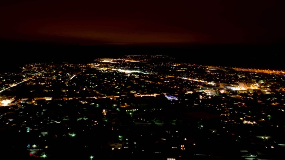 Teilweise beleuchtete Stadt | Bild: WDR