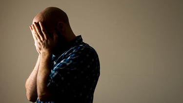 Männer verüben dreimal häufiger Suizid als Frauen. | Bild: picture alliance/empics