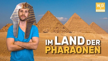MrWissen2Go erzählt über das Alte Ägypten - im Bild mit Pyramiden im Hintergrund.
| Bild: funk