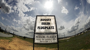 Der August-Euler-Flugplatz in Griesheim bei Darmstadt | Bild: picture-alliance/dpa