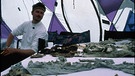 Geologe Jochen Hemmleb hat Stoffreste  1999 ausgewertet | Bild: Rick Reanier/Archiv Jochen Hemmleb, Bozen