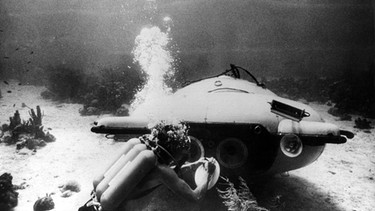 Jacques-Yves Cousteau forscht im Roten Meer, aufgenommen am 24. Juni 1963 | Bild: picture-alliance/dpa
