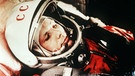 Juri Gagarin, der erste Mensch im Weltraum, in seiner Raumkapsel | Bild: picture-alliance/dpa