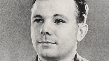 Der sowjetische Kosmonaut Juri Gagarin flog am 12. April 1961 als erster Mensch in den Weltraum. | Bild: picture-alliance/dpa/brandstaetter images/Austrian Archives