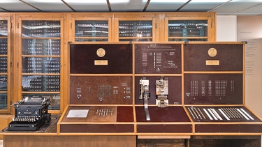 Der von Konrad Zuse entwichelte Rechner Z4. Zu sehen im Deutschen Museum München, genauso wie der Vorläufer Z3, der im Krieg zerstört wurde. | Bild: Deutsches Museum München