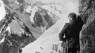 Der britische Bergsteiger George Mallory beim Klettern 1909 in Frankreich. 1924 machte er sich mit seinem Team zum Mount Everest auf, kehrte jedoch nie zurück. | Bild: picture-alliance/dpa